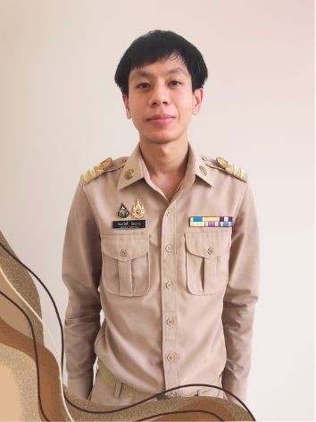 นายชมสวัสดิ์ นัยนารถ