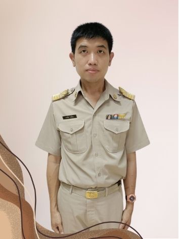 นายนราธิป  ใจเที่ยง